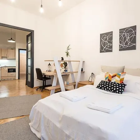 Apartment East Side Living